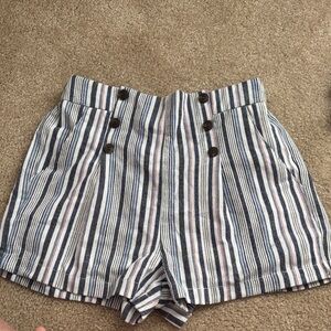 Women’s linen short